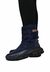 Botas forradas de inverno na cor azul, com solado tratorado resistente, projetadas para neve e frio, oferecendo conforto e proteção térmica.
