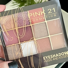 Paleta de sombras Pink 21 com nove tonalidades, incluindo tons de rosa e neutros, embalada e pronta para uso.