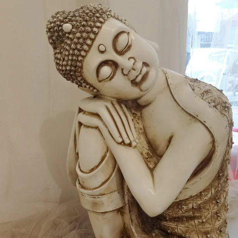 BUDA GRANDE 64 CM RECOSTADO EN LA RODILLA RESINA EXTERIOR (DE244)