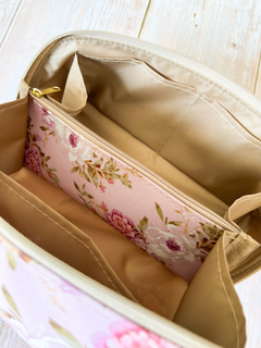 Necessaire Elegante Flores e Libélula na internet