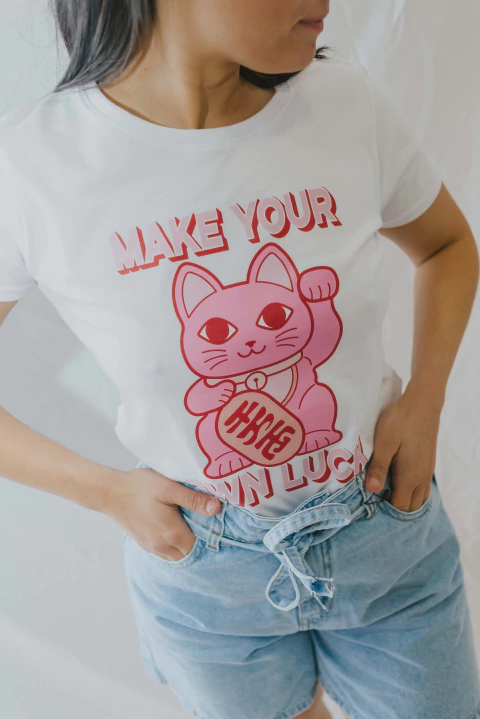 Remera clasica - Lucky Cat - comprar online