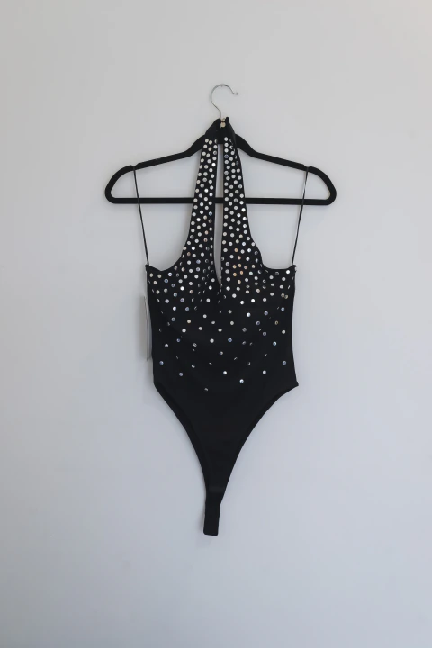Body Monroe - Escote Marilyn tachas