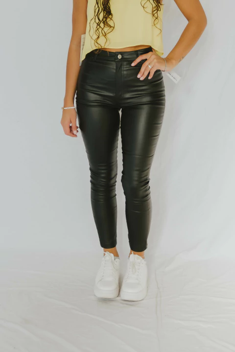 Pantalon engomado T36 (BLACK FRIDAY! 50% OFF $24500.- EFVO)