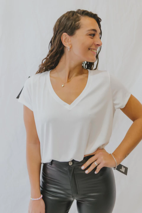 Remera Bella - Escote V Foil - comprar online