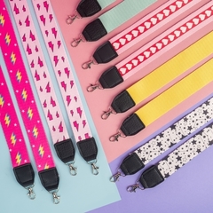 Colgante Adhesivo Universal con Correa - Tutti Frutti Accesorios