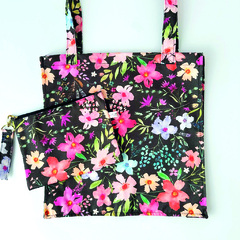 SUPER TOTE Black Flowers - comprar online