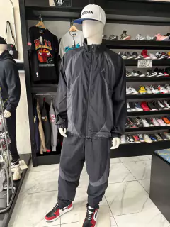 CONJUNTO JORDAN ROMPEVIENTO BLACK CAT