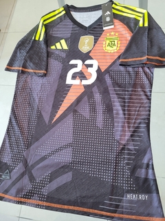 Camiseta adidas Argentina HeatRdy Negra Arquero Dibu Martinez 23 Parche Campeon 2024 2025 3 Estrellas Match - comprar online