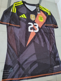 Camiseta adidas Argentina HeatRdy Negra Arquero Dibu Martinez 23 Parche Campeon 2024 2025 3 Estrellas Match en internet