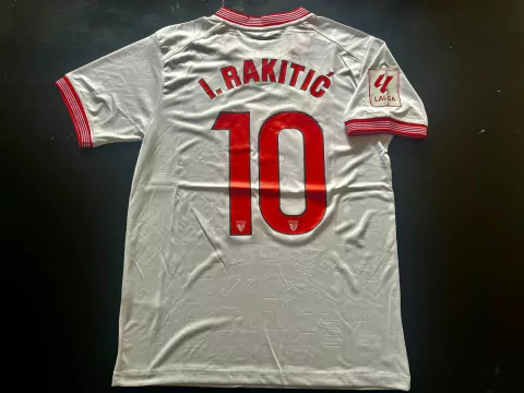 Camiseta Castore Sevilla Titular Rakitic 10 2023 2024
