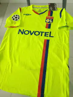 Camiseta Umbro Retro Lyon Fluor Benzema 10 2008 2009 en internet