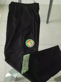 Pantalon Chupin Puma Senegal Negro 2023 2024 Entrenamiento