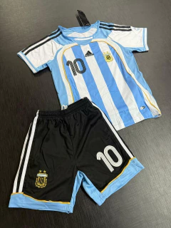 Kit Niño Camiseta + Short Argentina Retro Titular Riquelme 2006 - Roda Indumentaria