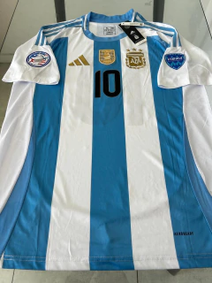 #SALE - Camiseta Adidas Argentina Titular Messi 10 2024 2025 Parche Campeon Copa America en internet