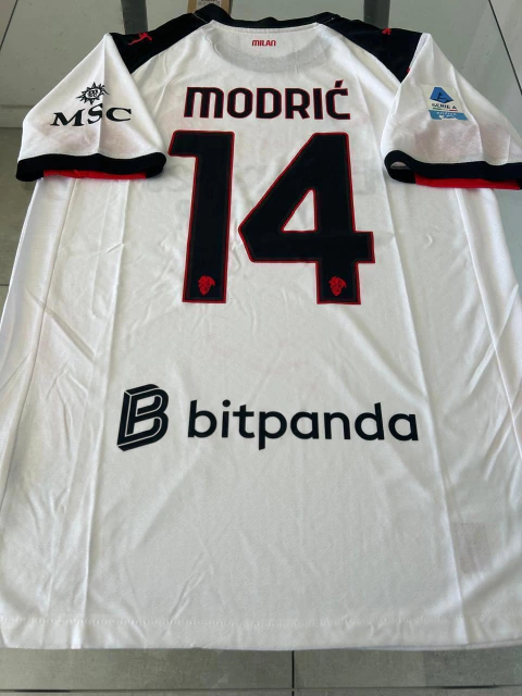 Camiseta Puma Milan Suplente Blanca Modric 14 2025 2026 Parches Serie A - comprar online