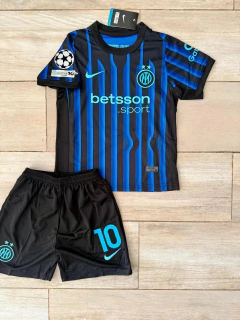 Imagen de Kit Niño Camiseta + Short Inter Titular Lautaro Martinez 10 2025 2026