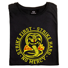 Remera Cobra Kai logo