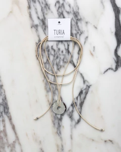 COLLAR GAMUZA CIRCULO METAL (9121) en internet