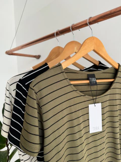 REMERA UMA (8555) - Turia 