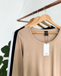 REMERA MIKA (8499) en internet