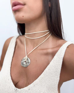 COLLAR GAMUZA CIRCULO METAL (9121) - Turia 