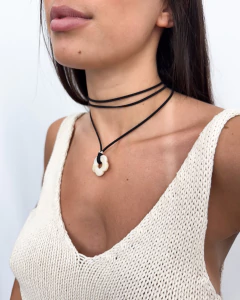 COLLAR GAMUZA FLOR CAREY (9120) - comprar online