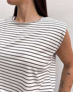 REMERA DOMINIC RAYADA (9075) - Turia 