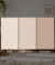 Papel de parede ondinha bege para quarto infantil, uma opção versátil para combinar com diferentes estilos de decoração.