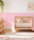 Papel de parede ondinha rosa claro para meia parede, ideal para quarto de menina e ambientes infantis delicados.
