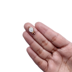 Pingente Metal Mini Pirulito Branco com Lacinho - 5 unidades na internet