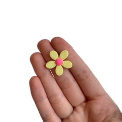 Aplique Flor Pétala Costurinha Amarela Emborrachado (2.5cm) - 2 unidades - comprar online