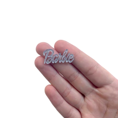 Aplique Palavra Barbie Prata Glitter Acrílico (3cm) - 2 unidades - comprar online
