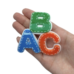 Aplique ABC Pespontado Grande Curvado 