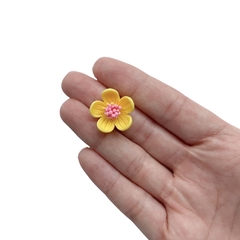 Aplique Flor Côncava Miolo Pistilo Amarela - 2 unidades - comprar online