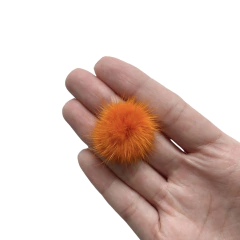 Aplique Pompom Pelinho Pequeno Metade Laranja (2.5cm) - 2 unidades - ApliqueMe | Apliques incríveis para seu artesanato!
