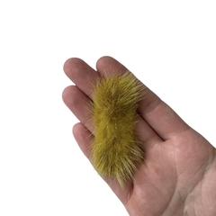 Pompom Pelinho Comprido (Metade) Mostarda - 2 unidades - comprar online