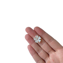 Aplique Florzinha Furo Passante Pérola - 10 gramas na internet