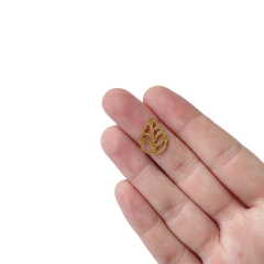 Aplique Folha Vazada Dourada Lonita PP - 5 unidades - comprar online