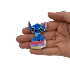 Aplique Stitch Escolar Livros Acrílico