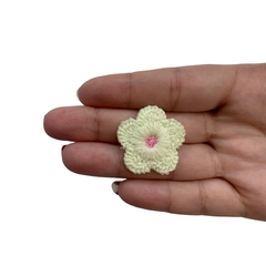 Aplique Florzinha Estilo Tricot Off White - 2 unidades na internet