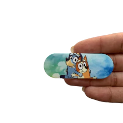 Aplique Hair Clips Bluey e Bingo Abraçados Aquarela Plano