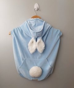 Coelho azul com capuz