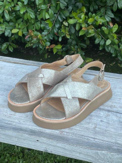 Sandalia Cruzada platino - comprar online