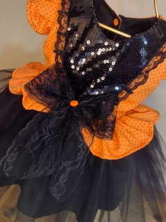 Vestido Bruxinha Laranja na internet