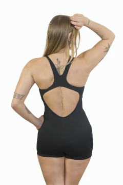 MALLA ENTERIZA C/PIERNA SOLO NATACION ART 8005 MUJER BASE NEGRA CON VIVO ROJO - tienda online