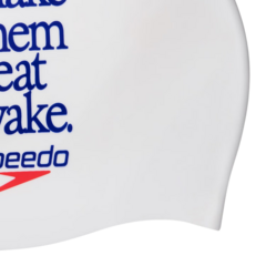 GORRA SPEEDO SLOGAN PRINT BLANCO AZUL ROJO (059) en internet