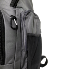 Imagen de MOCHILA DE NATACIÓN AQUON LATITUDE 45 LITROS LISAS GRIS NEGRO