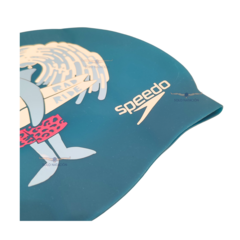 GORRA SPEEDO SLOGAN PRINT JUNIOR PETROLEO CELESTE BLANCO (064) - comprar online