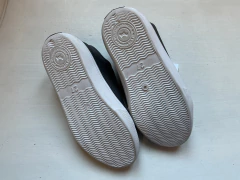 27 | Mimo | Zapatillas urbanas con abrojo grises - comprar online