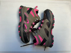 31 | IMPORTADOS | BOTAS TREKKING NEGRO MARRON Y ROSA